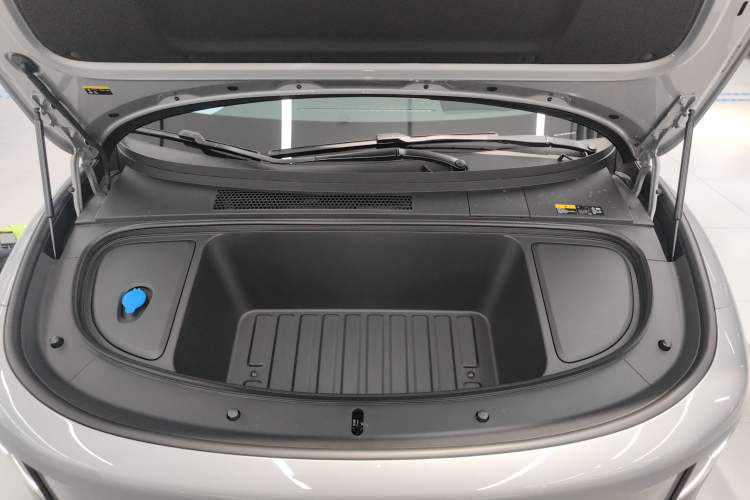 Used Li Auto i6  Engine Bay