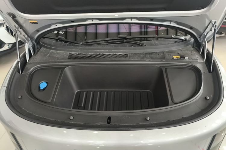 Used Li Auto i6 2025 Model Two-Wheel-Drive Standard Type Engine Bay