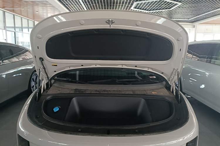 Used Li Auto i6 2025 Model Two-Wheel-Drive Standard Type Engine Bay