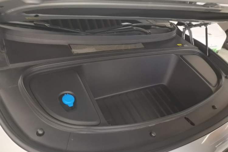 Used Li Auto i6 2025 Model Two-Wheel-Drive Standard Type Engine Bay