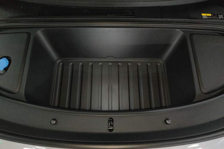 Used Li Auto i6 2025 Model Two-Wheel-Drive Standard Type Engine Bay
