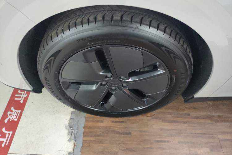 Used Li Auto i6 2025 Model Two-Wheel-Drive Standard Type Exterior 4
