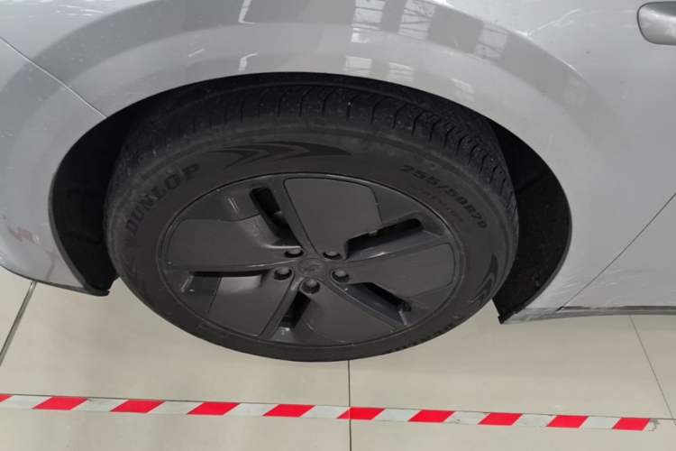 Used Li Auto i6 2025 Model Two-Wheel-Drive Standard Type Exterior 4