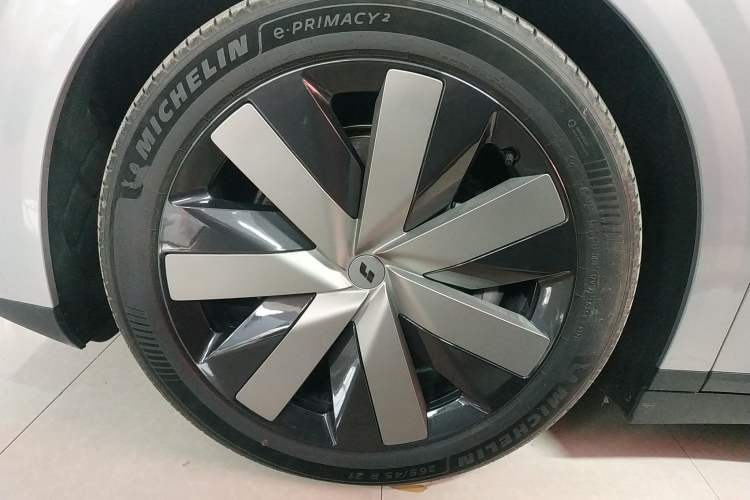 Used Li Auto i6 2025 Model Four-Wheel-Drive Standard Type Exterior 4