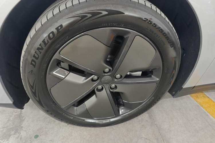 Used Li Auto i6 2025 Model Two-Wheel-Drive Standard Type Exterior 4