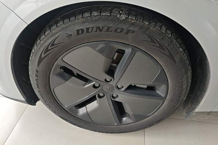 Used Li Auto i6 2025 Model Two-Wheel-Drive Standard Type Exterior 4