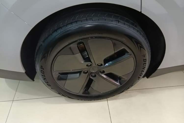 Used Li Auto i6 2025 Model Two-Wheel-Drive Standard Type Exterior 5