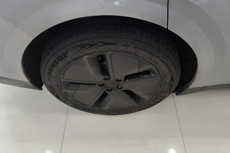 Used Li Auto i6 2025 Model Two-Wheel-Drive Standard Type Exterior 5