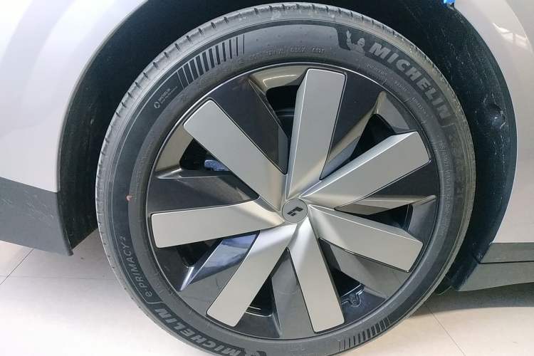 Used Li Auto i6 2025 Model Four-Wheel-Drive Standard Type Exterior 5