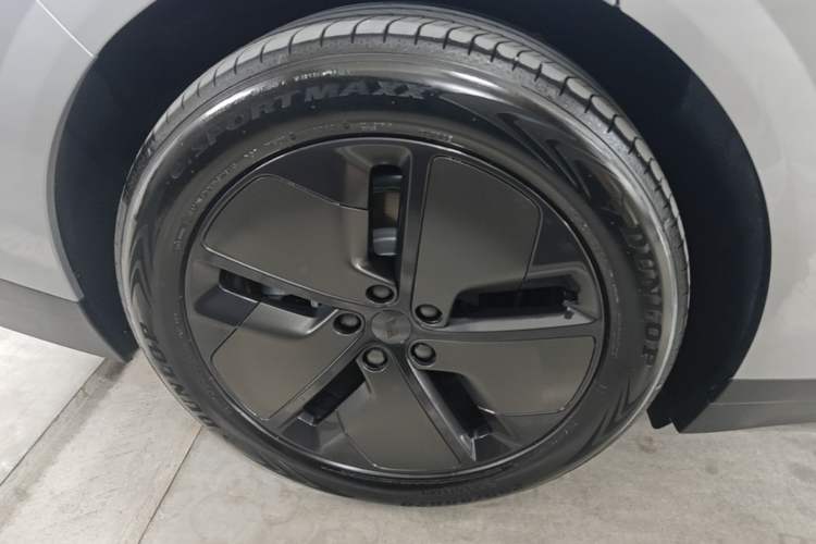 Used Li Auto i6 2025 Model Two-Wheel-Drive Standard Type Exterior 5