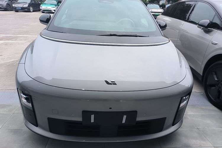Used Li Auto i6 2025 Model Four-Wheel-Drive Standard Type Front