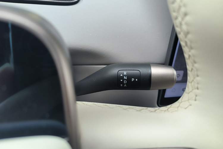 Used Li Auto i6 2025 Model Four-Wheel-Drive Standard Type Gear Lever