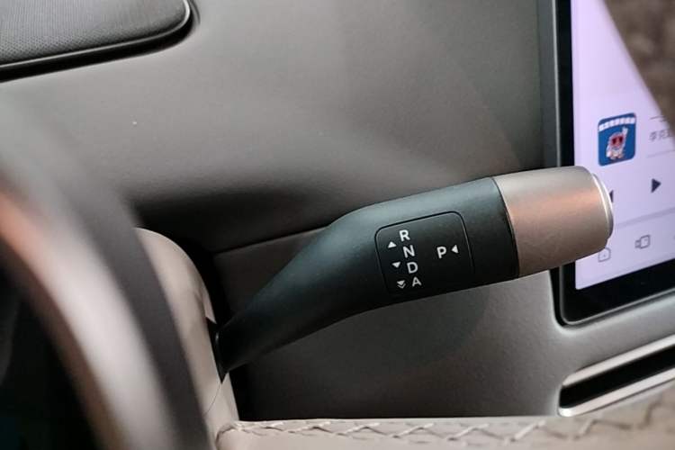 Used Li Auto i6 2025 Model Two-Wheel-Drive Standard Type Gear Lever