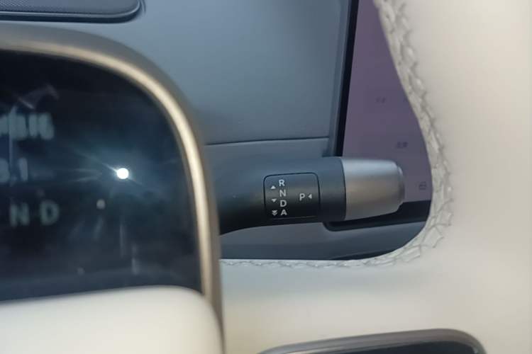 Used Li Auto i6 2025 Model Four-Wheel-Drive Standard Type Gear Lever