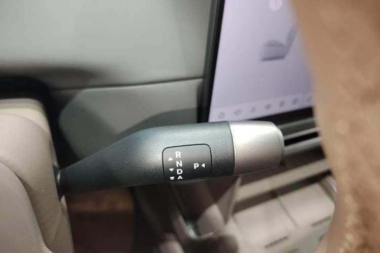 Used Li Auto i6 2025 Model Two-Wheel-Drive Standard Type Gear Lever
