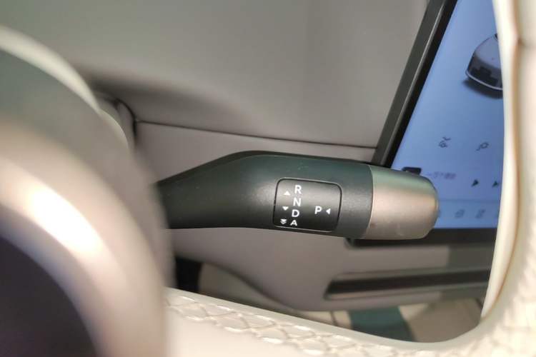 Used Li Auto i6 2025 Model Two-Wheel-Drive Standard Type Gear Lever