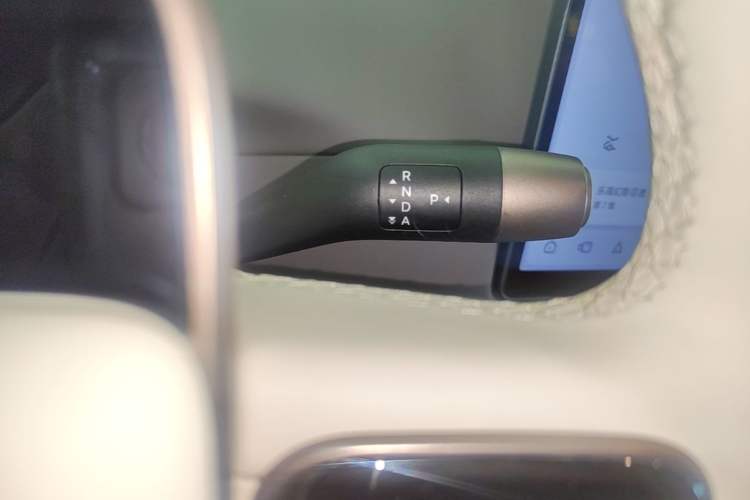 Used Li Auto i6 2025 Model Two-Wheel-Drive Standard Type Gear Lever
