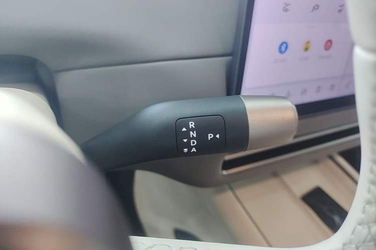 Used Li Auto i6 2025 Model Two-Wheel-Drive Standard Type Gear Lever