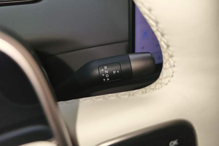 Used Li Auto i6 2025 Model Two-Wheel-Drive Standard Type Gear Lever