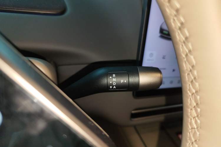 Used Li Auto i6 2025 Model Two-Wheel-Drive Standard Type Gear Lever