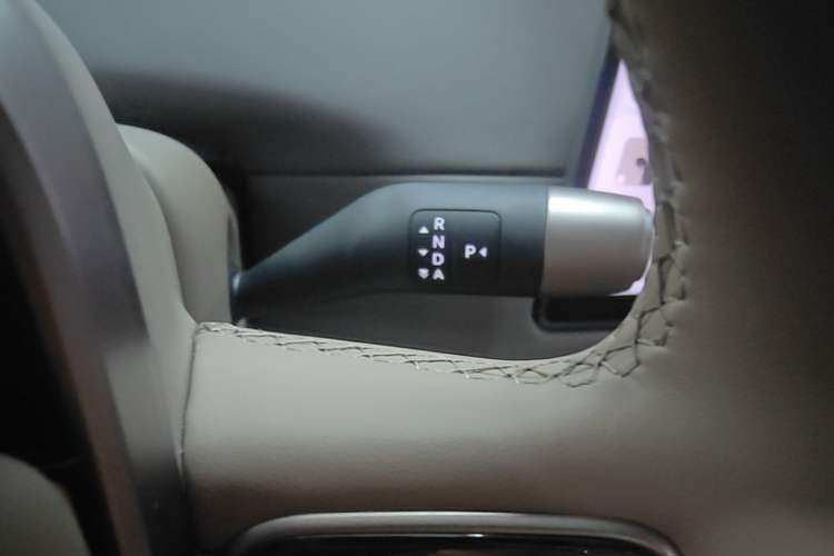 Used Li Auto i6 2025 Model Two-Wheel-Drive Standard Type Gear Lever