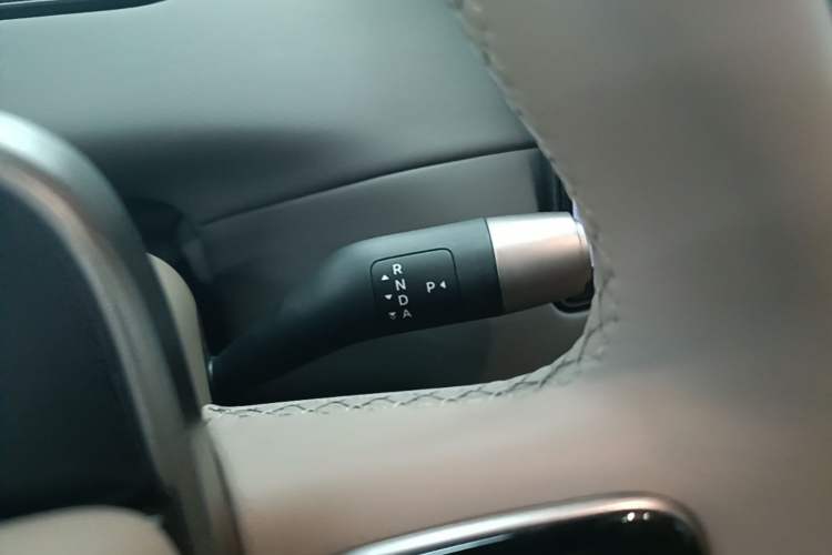 Used Li Auto i6 2025 Model Four-Wheel-Drive Standard Type Gear Lever