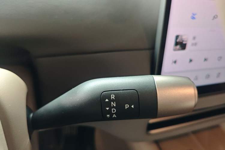Used Li Auto i6 2025 Model Two-Wheel-Drive Standard Type Gear Lever