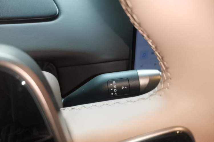 Used Li Auto i6 2025 Model Four-Wheel-Drive Standard Type Gear Lever