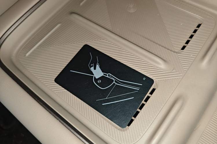Used Li Auto i6 2025 Model Two-Wheel-Drive Standard Type Interior 1