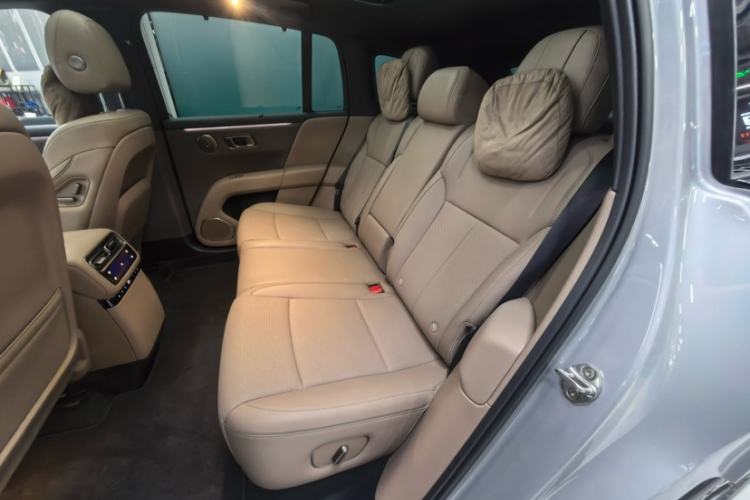Used Li Auto i6 2025 Model Two-Wheel-Drive Standard Type Interior 11