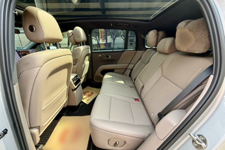 Used Li Auto i6 2025 Model Two-Wheel-Drive Standard Type Interior 2