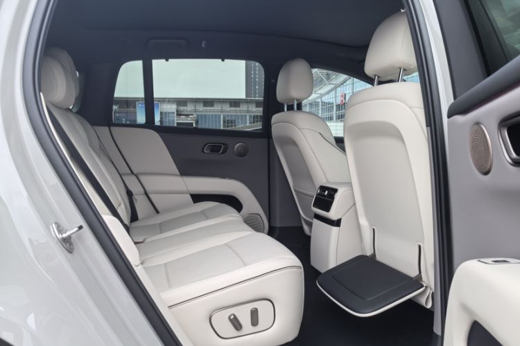 Used Li Auto i6 2025 Model Two-Wheel-Drive Standard Type Interior 4
