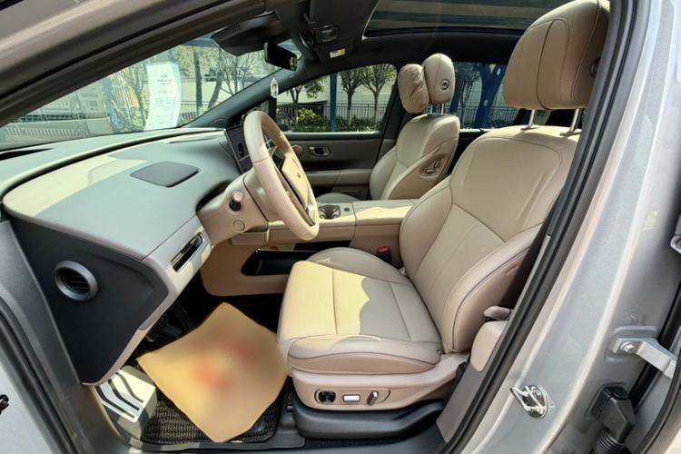 Used Li Auto i6 2025 Model Two-Wheel-Drive Standard Type Interior 5