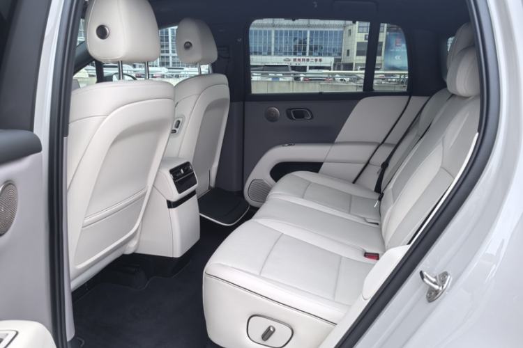 Used Li Auto i6 2025 Model Two-Wheel-Drive Standard Type Interior 5
