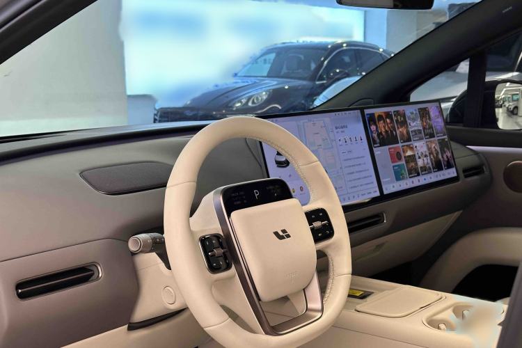 Used Li Auto i6 2025 Model Two-Wheel-Drive Standard Type Interior 5