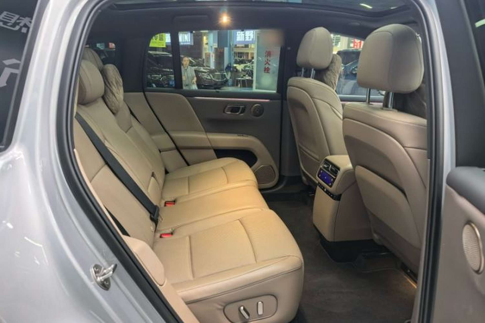 Used Li Auto i6 2025 Model Two-Wheel-Drive Standard Type Interior 7