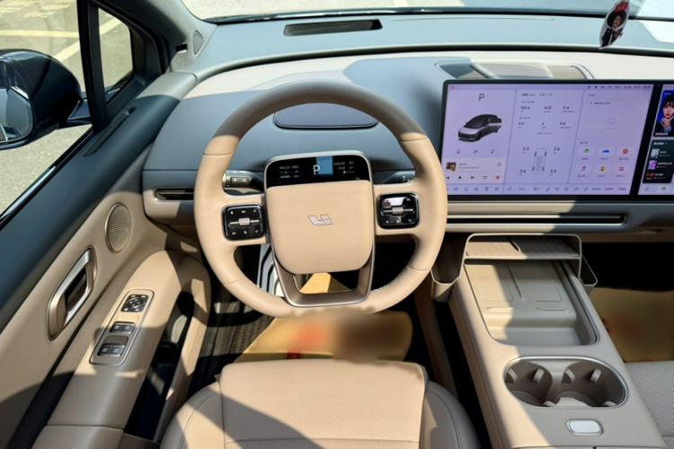 Used Li Auto i6 2025 Model Two-Wheel-Drive Standard Type Interior 7