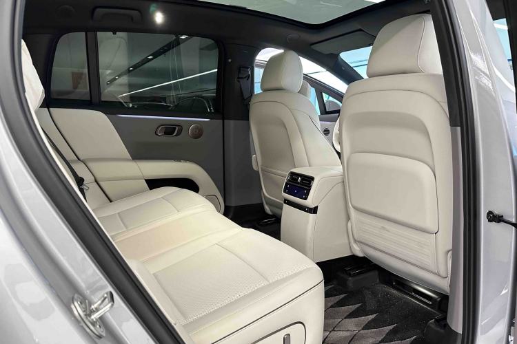 Used Li Auto i6 2025 Model Two-Wheel-Drive Standard Type Interior 7