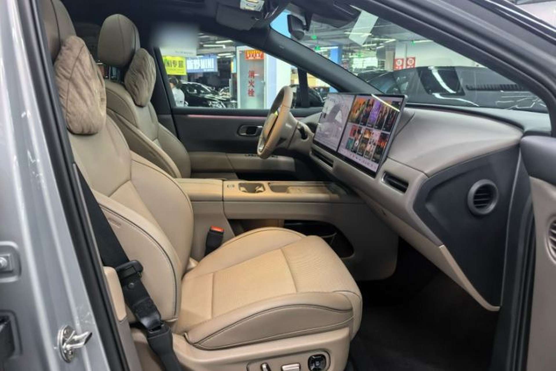 Used Li Auto i6 2025 Model Two-Wheel-Drive Standard Type Interior 8