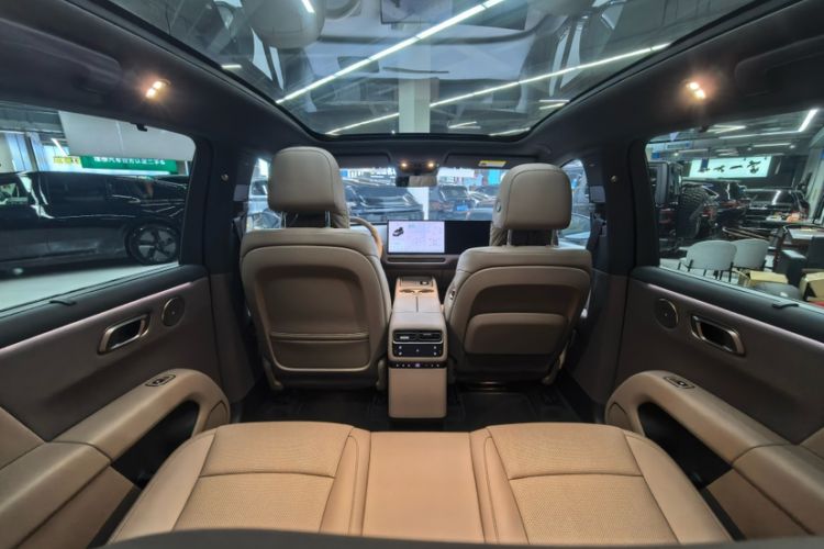 Used Li Auto i6 2025 Model Two-Wheel-Drive Standard Type Interior 9