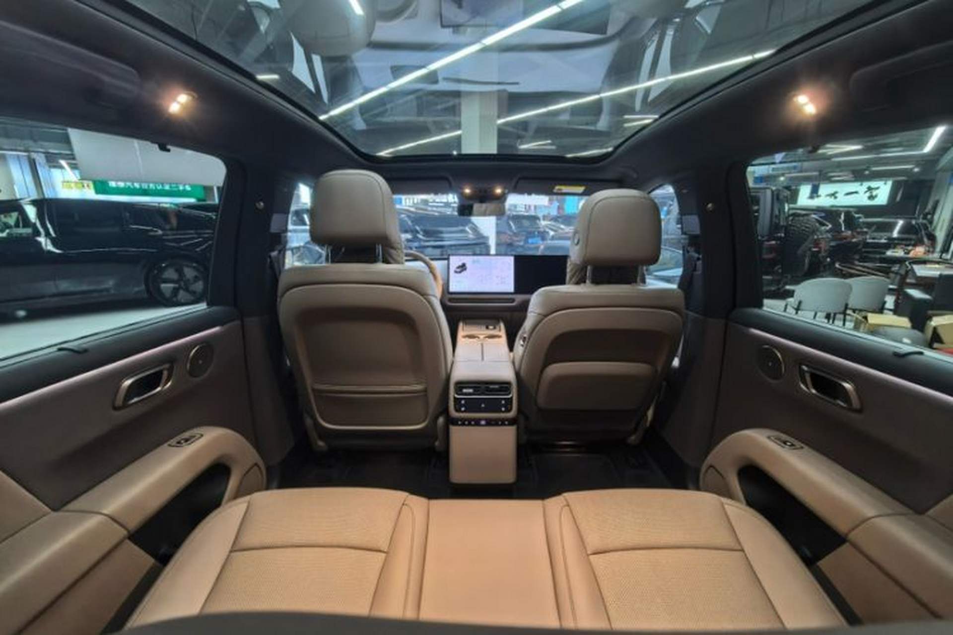 Used Li Auto i6 2025 Model Two-Wheel-Drive Standard Type Interior 9