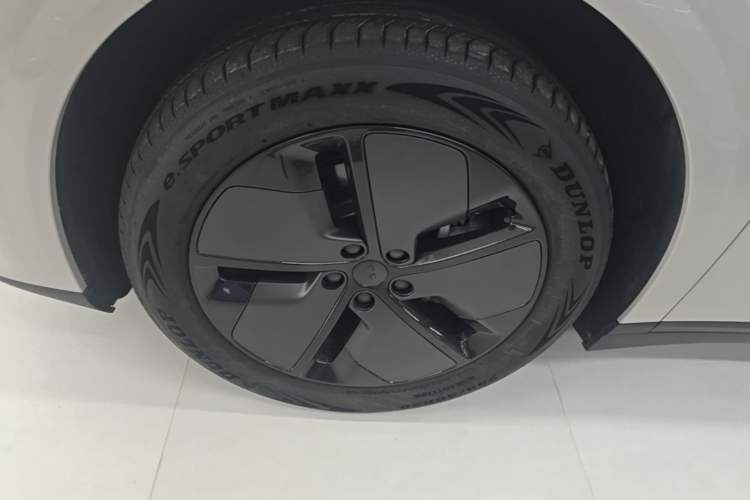 Used Li Auto i6 2025 Model Two-Wheel-Drive Standard Type Left Front Wheel Hub