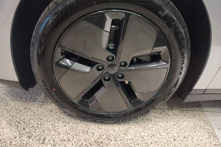 Used Li Auto i6 2025 Model Two-Wheel-Drive Standard Type Left Front Wheel Hub