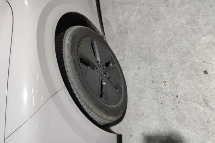 Used Li Auto i6 2025 Model Two-Wheel-Drive Standard Type Left Front Wheel Hub