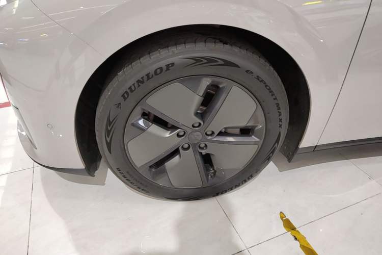 Used Li Auto i6 2025 Model Two-Wheel-Drive Standard Type Left Front Wheel Hub
