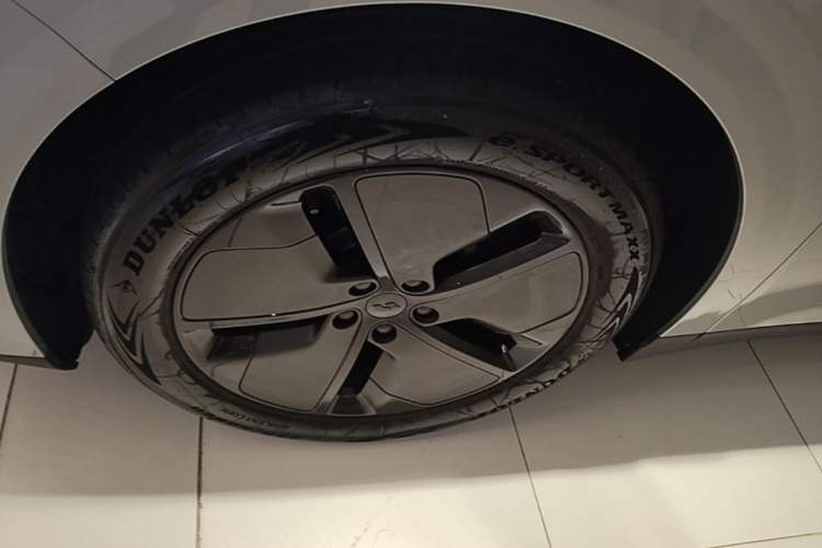 Used Li Auto i6 2025 Model Two-Wheel-Drive Standard Type Left Front Wheel Hub