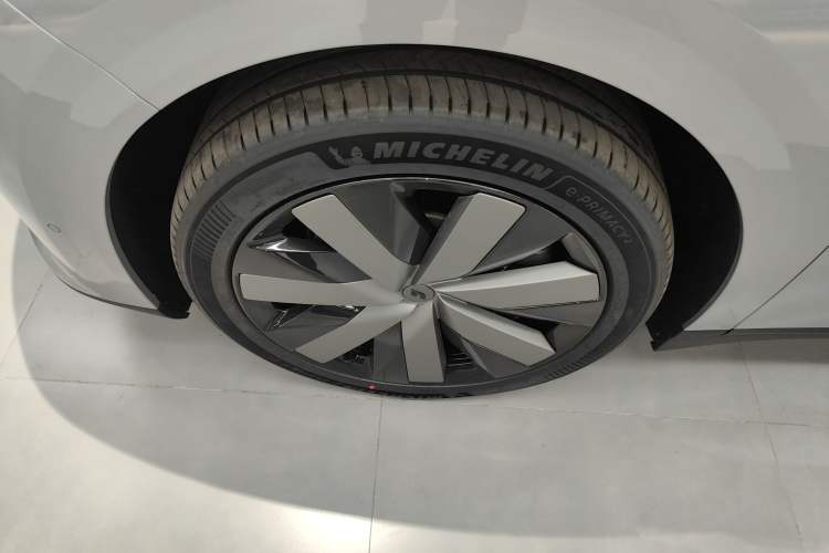 Used Li Auto i6  Left Front Wheel Hub