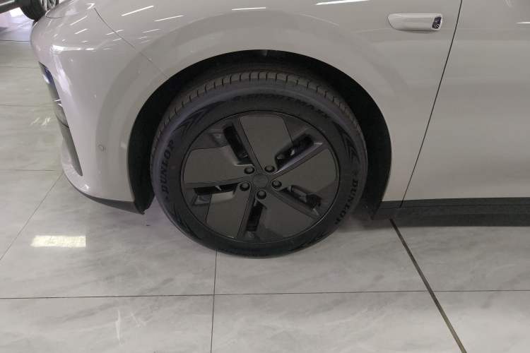 Used Li Auto i6 2025 Model Two-Wheel-Drive Standard Type Left Front Wheel Hub
