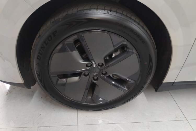 Used Li Auto i6 2025 Model Two-Wheel-Drive Standard Type Left Front Wheel Hub