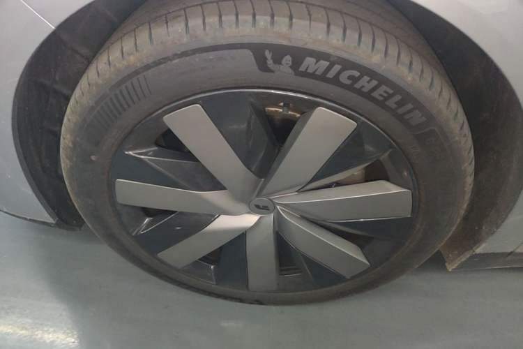 Used Li Auto i6 2025 Model Two-Wheel-Drive Standard Type Left Front Wheel Hub